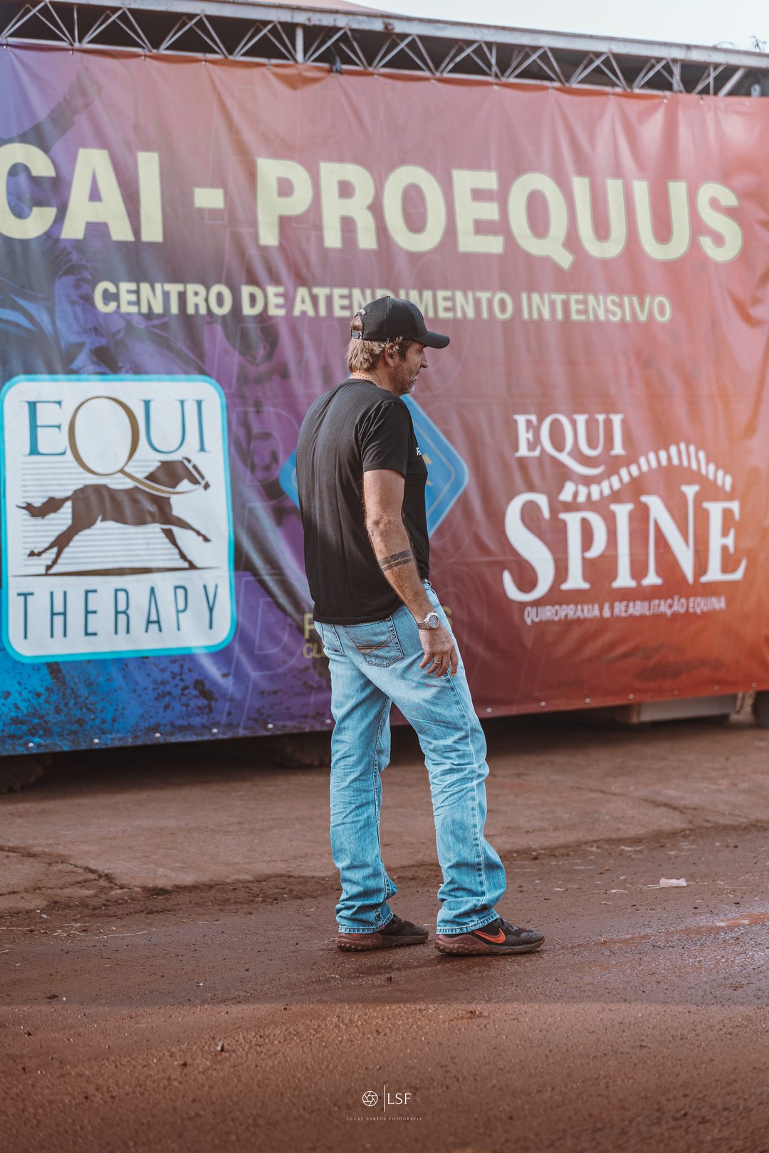 Estrutura do CAI Pro Equus — Centro de Atendimento Intensivo — montada na competição